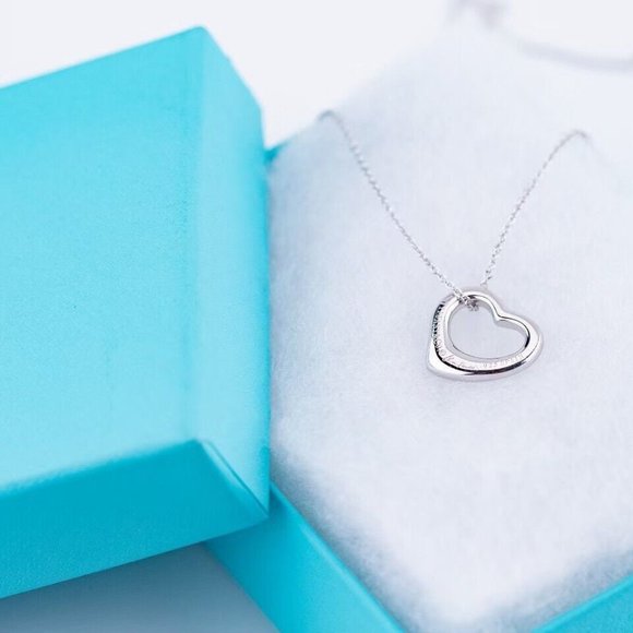 NEVER WORN!! Tiffany & Co. Large Sterling Silver Open Heart on Adjustable Chain - Picture 1 of 3